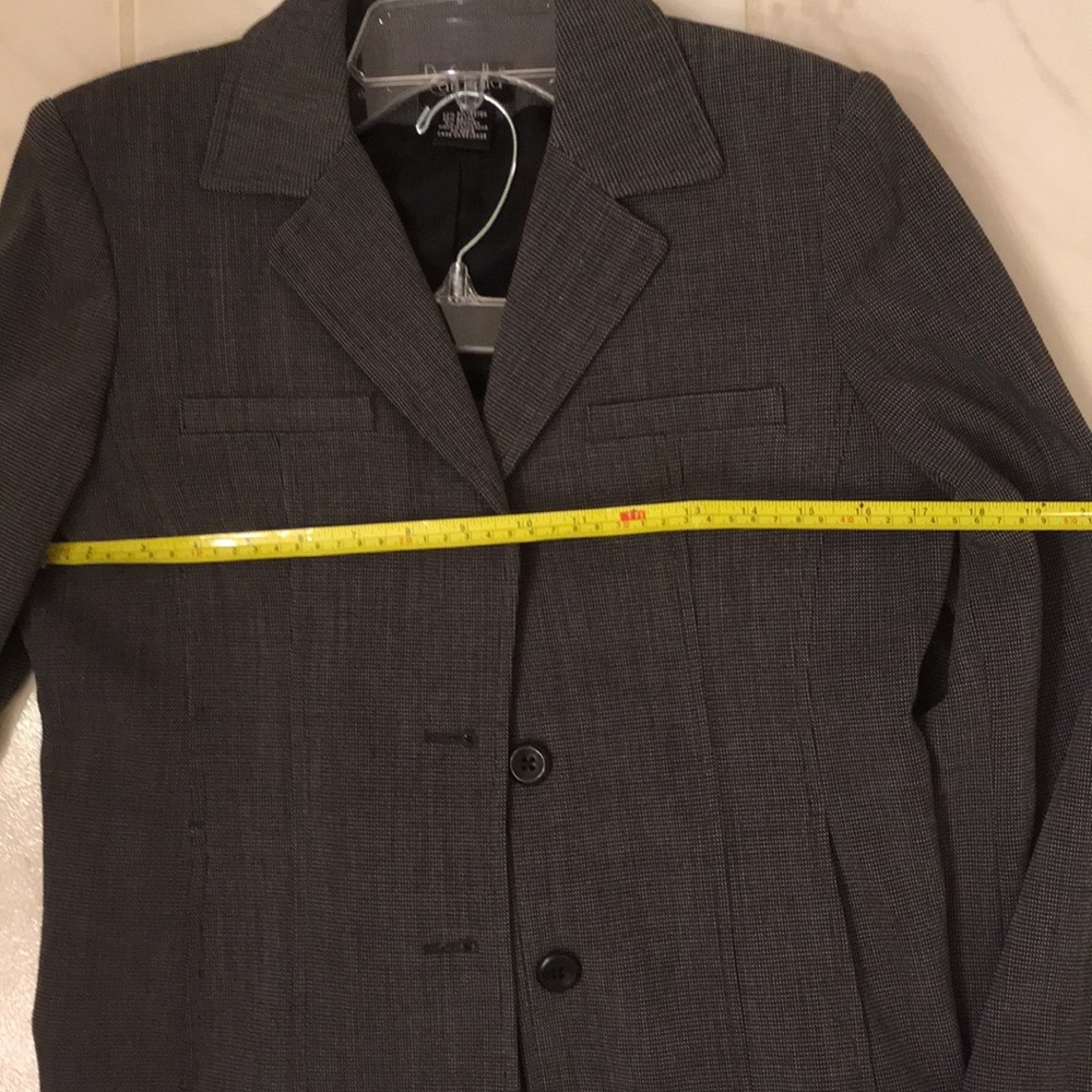 women’s suit - Picture 6 of 7